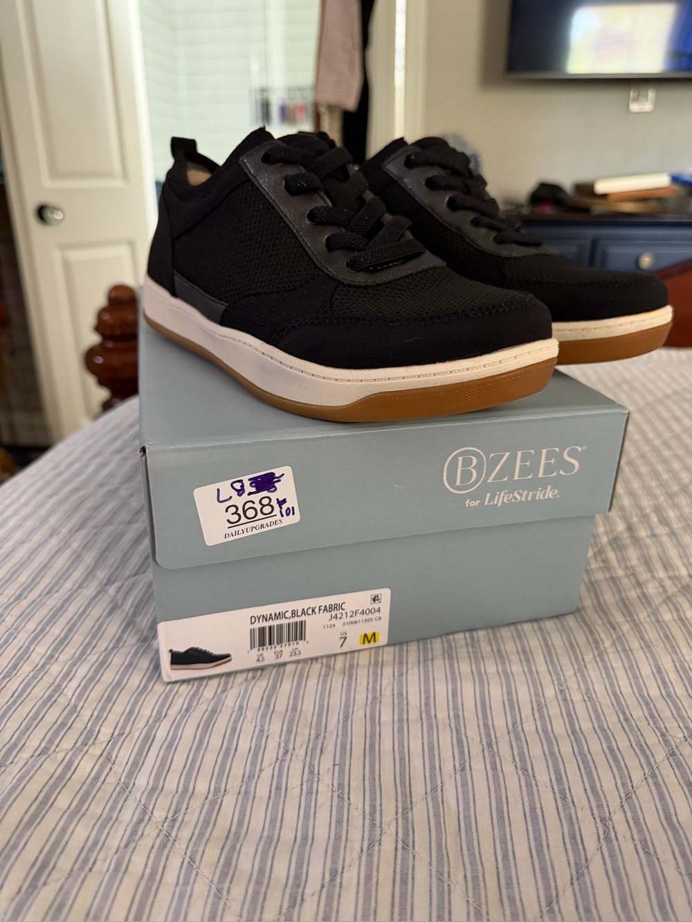 BZees by LifeStride Dynamic Black Fabric Sneakers size 7 new in the box